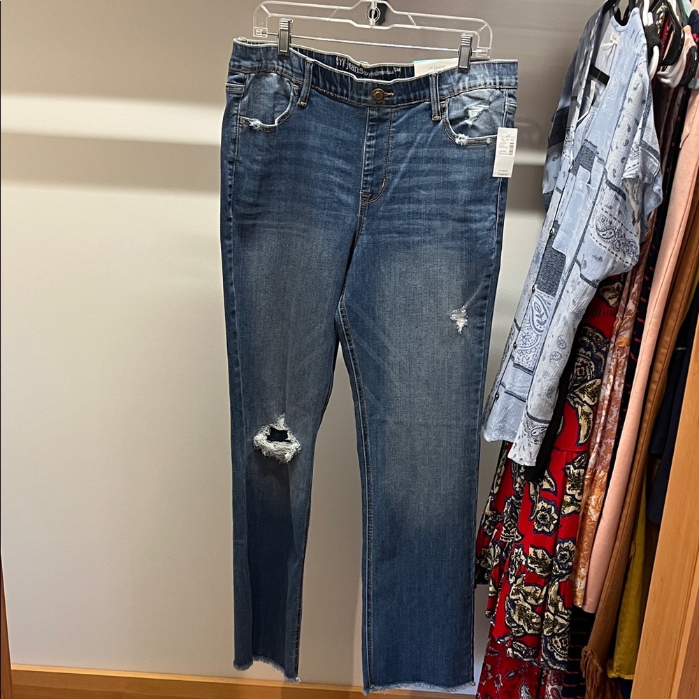 Maurices Women's Super High Rise Blue Distressed Slim Boot pull on-Large Jeans